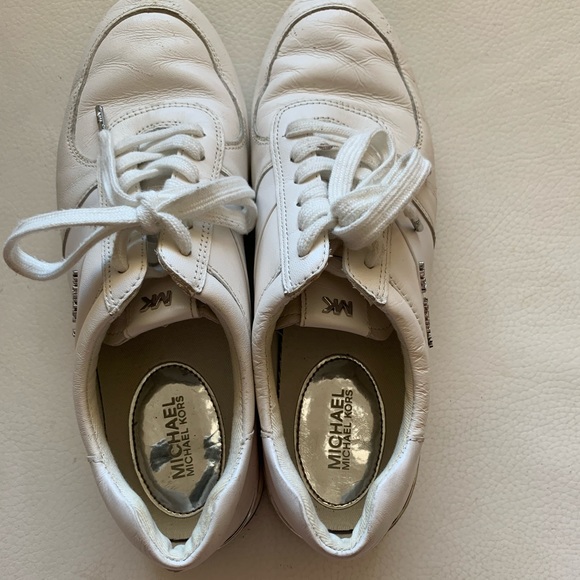 MICHAEL KORS Leather Sneakers Size 8 1/2. Metallic LOGO on the side. - Picture 4 of 13